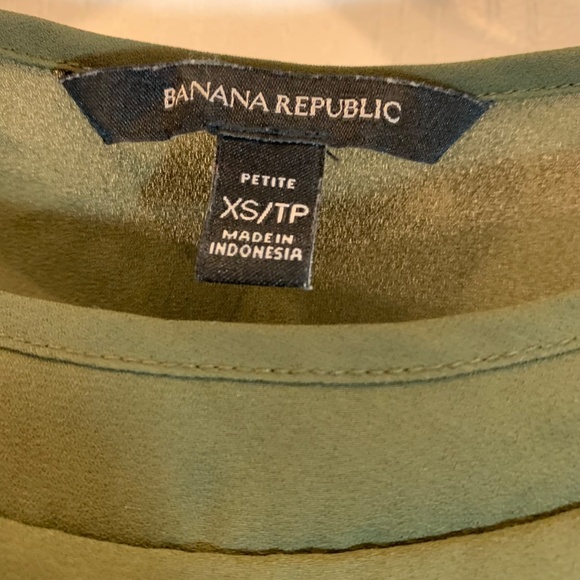 Banana Republic – Short Sleeve Blouse (Petite) - short-sleeve - Picture 3 of 4